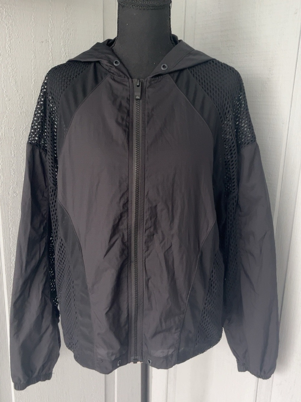 ALO Yoga Black Hooded Mesh Panel Full Zip Lightweight Windbreaker Jacket READ